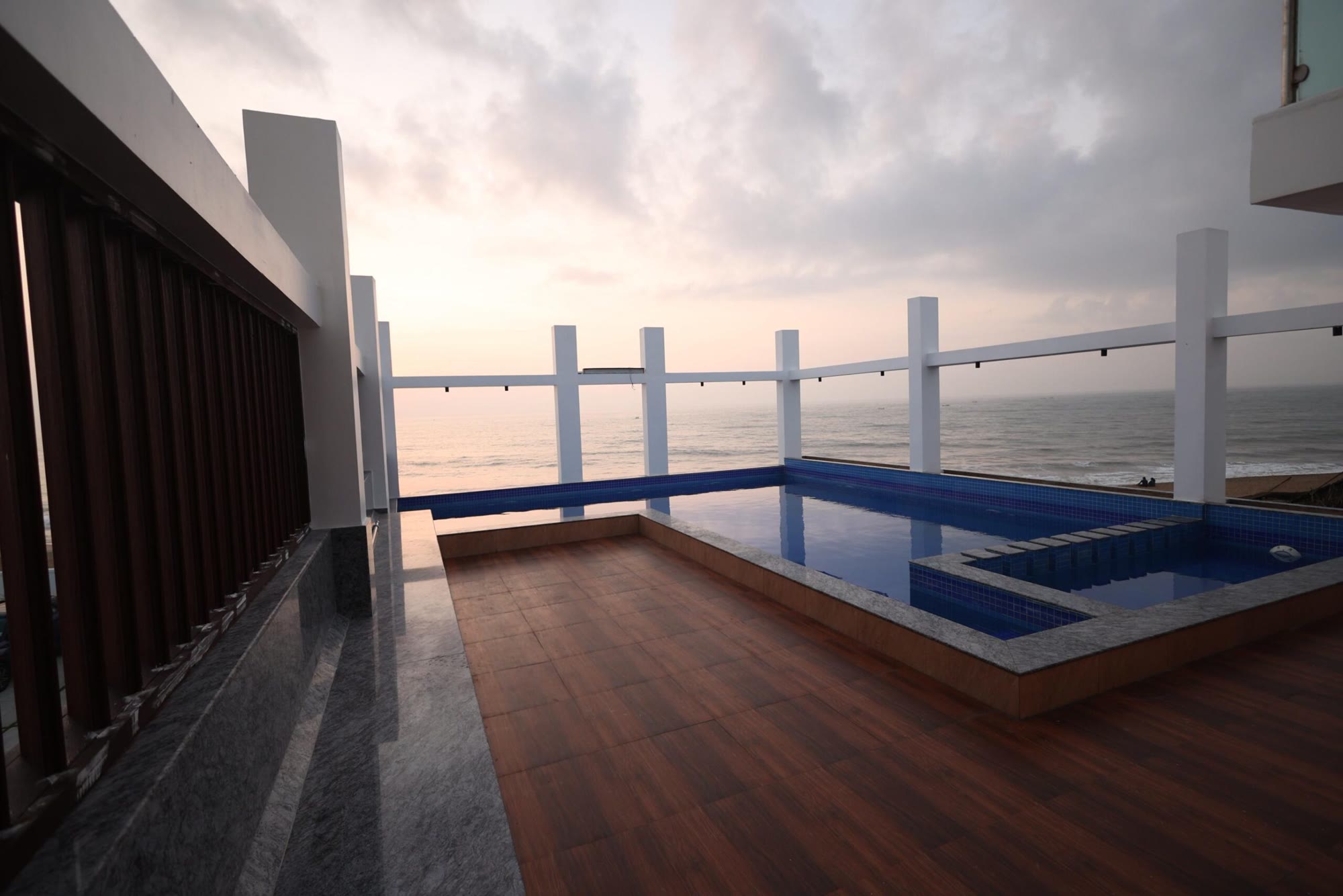 Rooftop infinity pool overlooking the ocean at Samudra Beach Resorts
